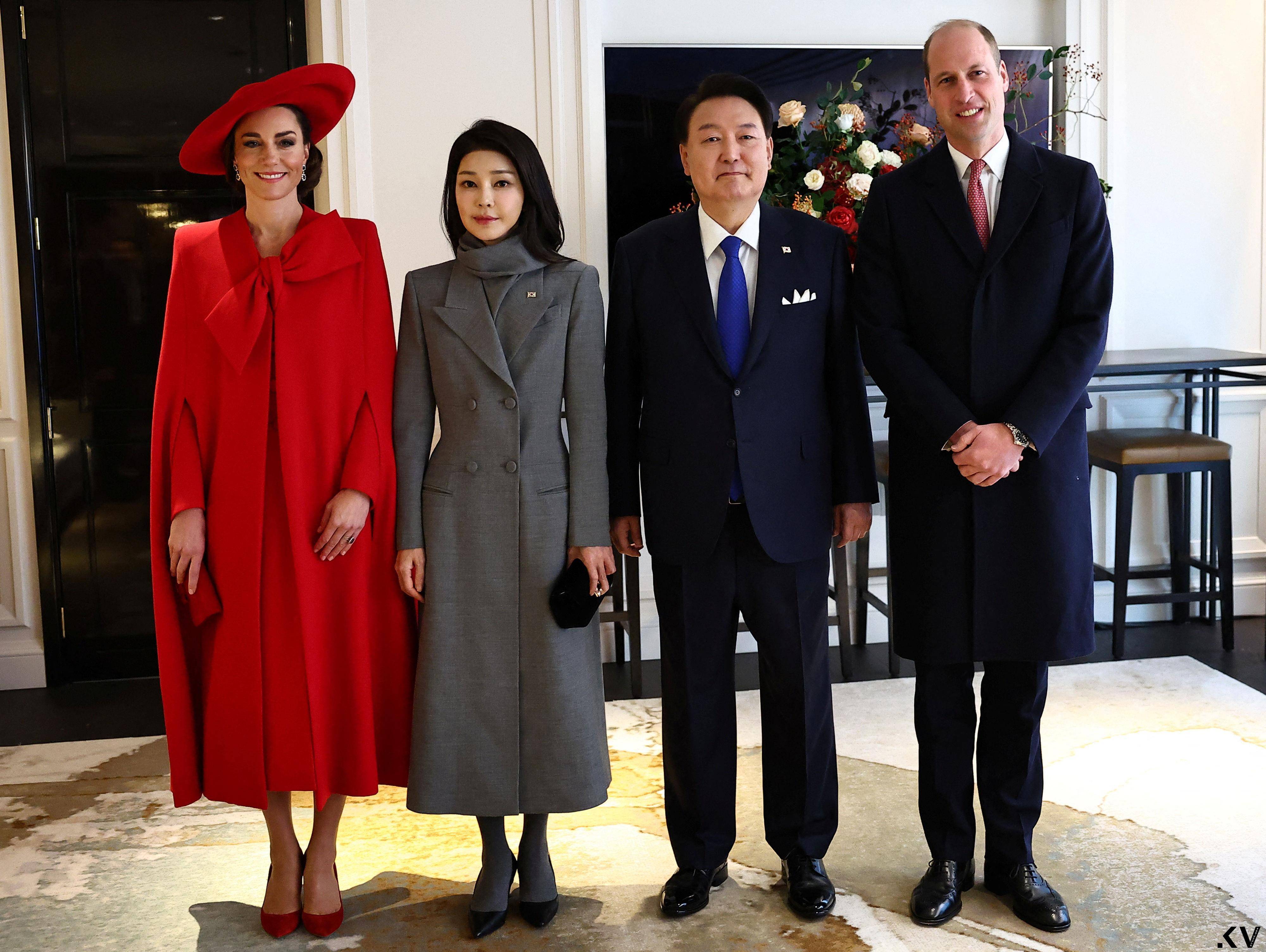凯特王妃罕见露美腿了　红斗篷装同框“南韩最美第一夫人” 奢侈品牌 图2张